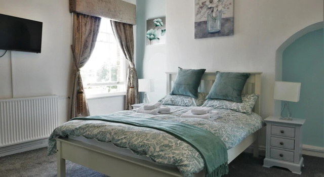 Rondeva, Book Pension Chester 