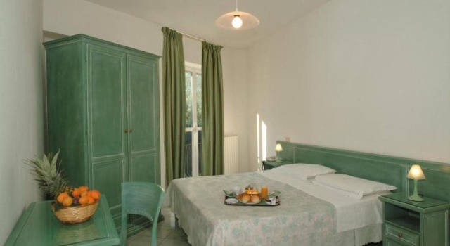 Albergo Olmitello - cucina vegetariana bio e tradizionale, Book Hotel Ischia hoteller med pool, Swimmingpool