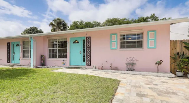 4 Mi to Beaches: Vibrant Stuart Villa w/ Patio!, Book Villa Stuart 