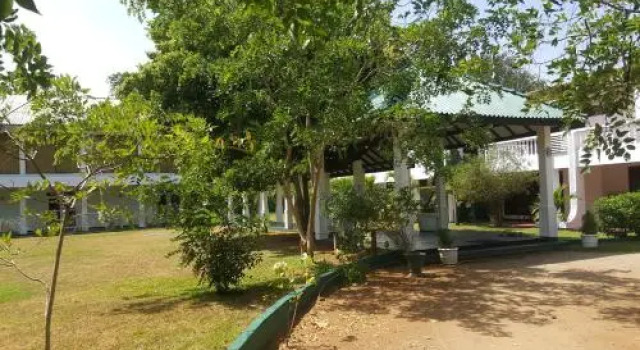 Thilini Holiday Inn, Book Hotel Kataragama Monaragala District, nær Kataragama Temple