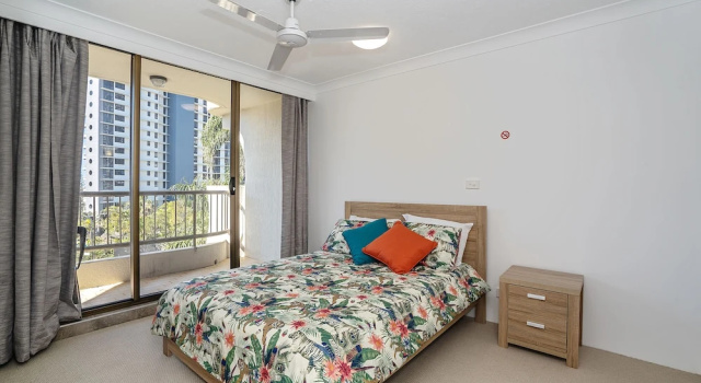 Terrific Location, Large 2BR, 2 Bath Apt, Забронировать Отель Отели Голд-Кост 3 звезды, 3*