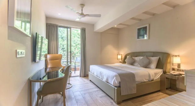 Двухместный номер Standard с видом на бассейн The Fern Residency Calangute-Baga, Goa