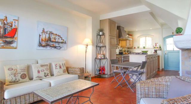 Charming Holiday Home With Terrace, Забронировать Дом для отпуска Отели Сен-Тропе залива с парковкой, Парковка