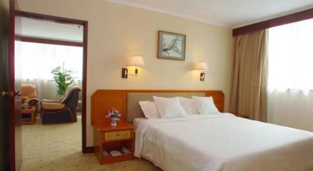 Overseas Chinese International Hotel Qingdao, Rezerwuj Hotel Qingdao 