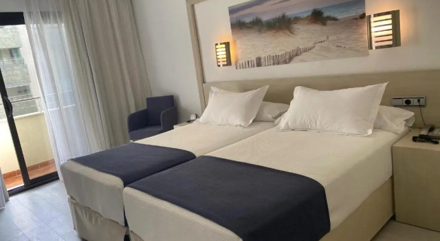 Двухместный номер с балконом Hotel Spa Cádiz Plaza
