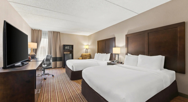 Четырёхместный номер Standard Comfort Inn Lehigh Valley West