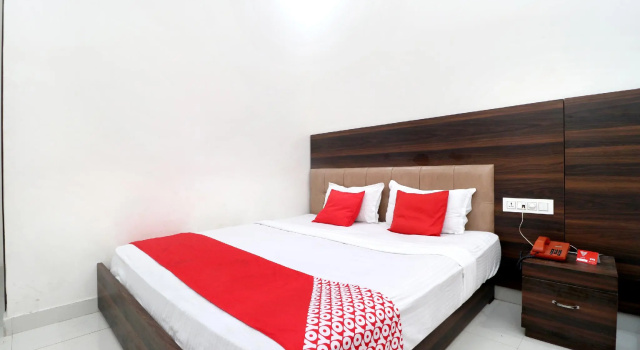 Двухместный номер Deluxe OYO 16379 Hotel LivInn Hub