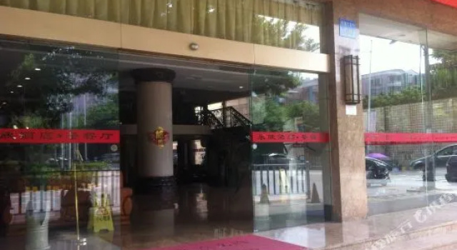 Yayi Luxury Hotel (Guangzhou Xintang Plaza Xintang South High Speed Rail Station Store), Забронировать Отель Отели Гуанчжоу с парковкой, Парковка