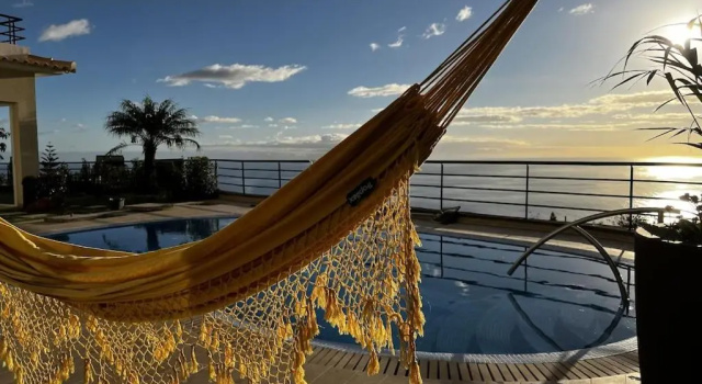 Вилла Luxury villa with private heated pool, garden and views of the sea and mountains.
