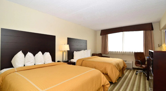 Четырёхместный люкс Holiday Inn Express & Suites Washington DC - NoMA by IHG