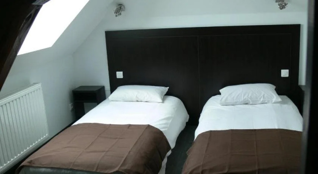 Hotel Le Saint Julien, Rezerwuj Hotel Beauvoir Yonne