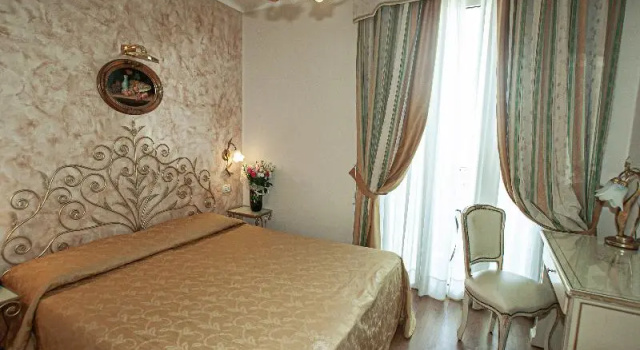 Двухместный номер Standard с балконом Viktoria Palace Hotel