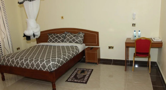Standard room Gees Inn