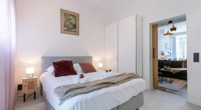 Апартаменты Charming and spacious apartment with inner courtyard in the heart of Antwerp
