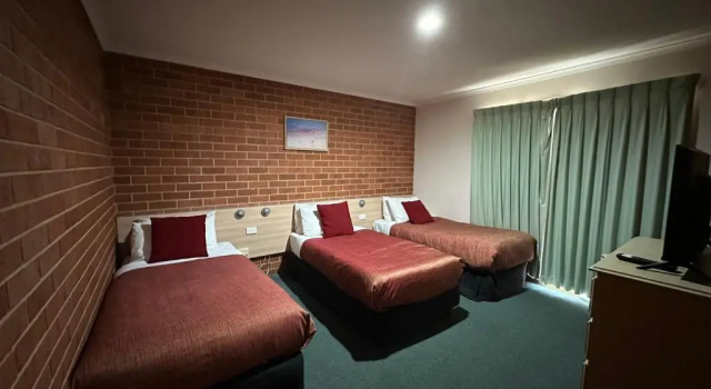 Двухместный семейный люкс с видом на сад Rose Garden Motel