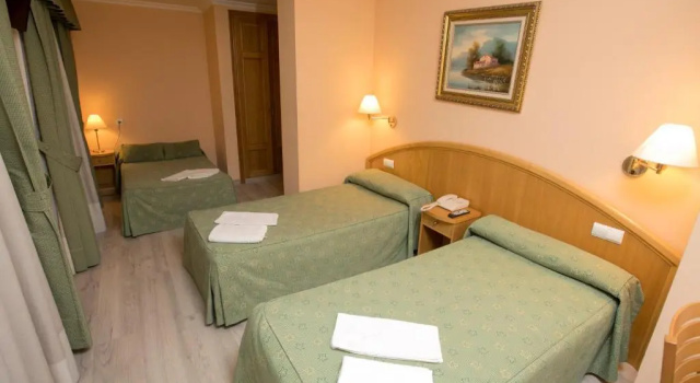 Трёхместный номер Standard Hotel PAYRO