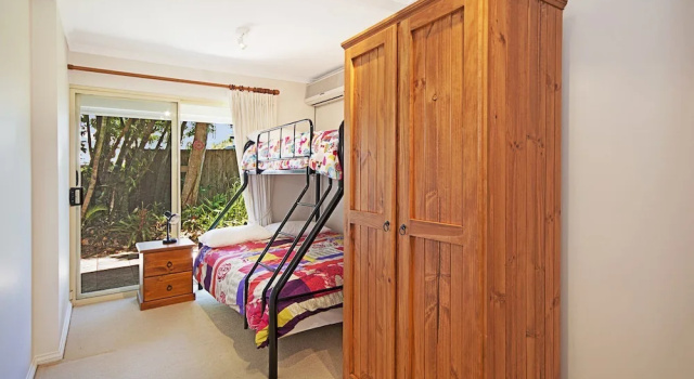 Tropical 5 bedroom family getaway in Noosa Heads, Забронировать Отель Нуса-Хедс Noosa