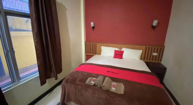 RedDoorz Plus Syariah @ Jalan Syiah Kuala Banda Aceh