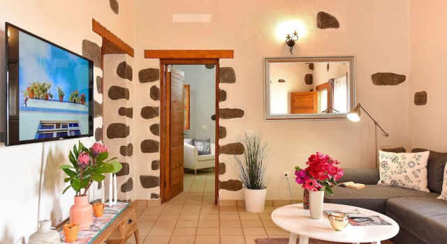 Authentic Holiday Home, Ground Floor Level, With Private Pool and Large Terrace, Prenota Villa Cottage a Ingenio, Cottage