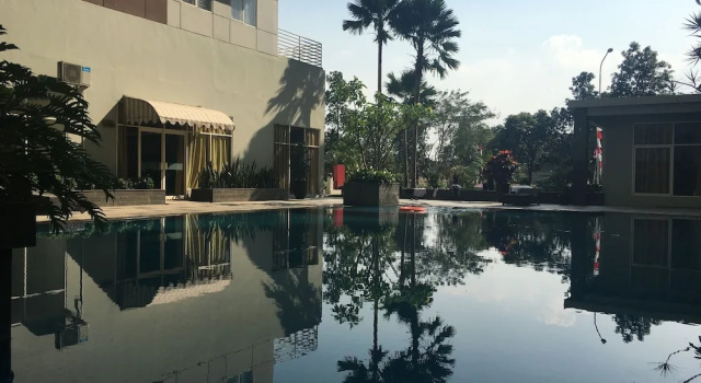 Cozy 2BR at Pinewood Apartment By Travelio, Varaa Huoneisto Sindanglaya huoneistot, Huoneisto