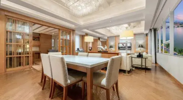Люкс Golden Bay International Hotel