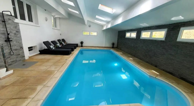 Вилла Villa Auxerre luxe Piscine Intérieure proche Paris sans Vis-à-vis