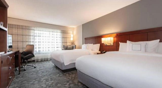 Четырёхместный номер Standard Courtyard by Marriott Charlotte Lake Norman