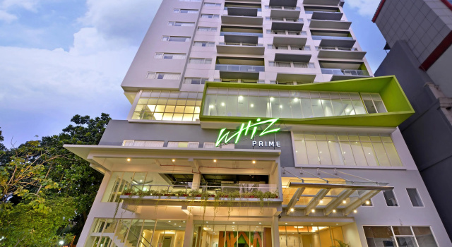 Кровать в общем номере Whiz Prime Hotel Pajajaran Bogor