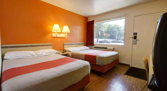 Четырёхместный номер Deluxe Motel 6 Salt Lake City Downtown