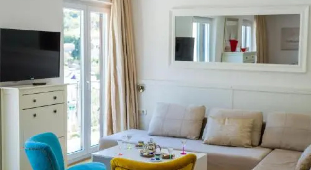 Five-Bedroom Apartment in Zaton Mali, Забронировать Апартаменты/квартира Отели Региона Дубровника с парковкой, Парковка