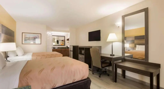 Люкс Standard Quality Inn & Suites Greensboro near Lake Oconee