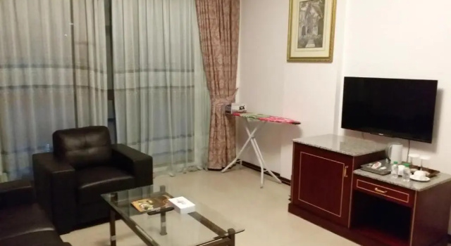 Полулюкс Taj Plaza Hotel