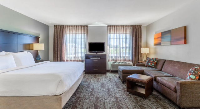 Двухместный люкс Staybridge Suites Davenport by IHG