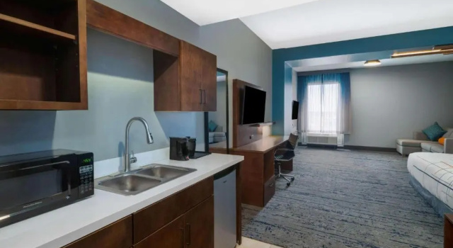 Студия La Quinta Inn & Suites by Wyndham Louisville NE - Old Henry Rd