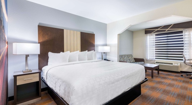 Двухместный люкс Clarion Pointe Madison-Huntsville