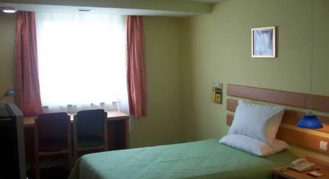 Home Inn Ouyang Road, Забронировать Отель Хункоу Шанхай, рядом с Футбольный стадион «Хункоу»
