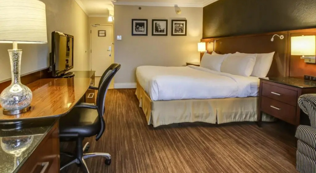 Четырёхместный номер Superior La Saguenéenne - Hôtel et Centre de Congrès