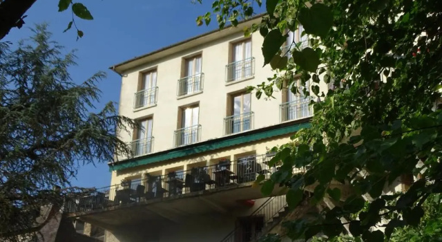 Logis Hôtel AMBROISE, Забронировать Отель Юзерш Коррез
