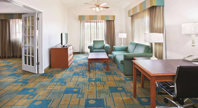 Двухместный люкс c 1 комнатой Howard Johnson by Wyndham Columbus Fort Moore