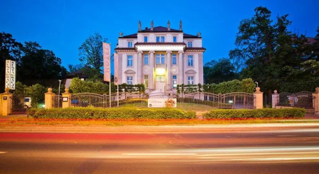 Кровать в общем номере Platinum Palace Boutique Hotel & SPA