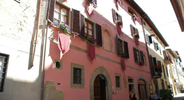 LA FINESTRA SUL BORGO Dimora Storica, Забронировать Отель Латерина Valdarno