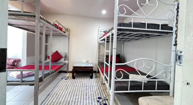 Кровать в общем номере Sunshiny-BB Hostel near Punnavithi BTS station