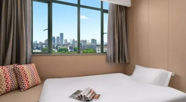 Семейный тент Nanchang Lanyue Tengwang Pavilion Smart Choice Hotel (Guowei Road Metro Station)