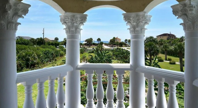 Castle by the Sea, 7 Bedroom, Ocean View, Putting Green, Tiki Bar, Sleeps 17