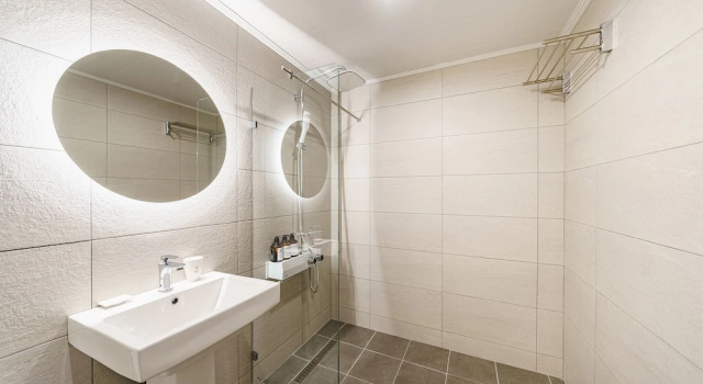 Люкс Brown Dot Hotel