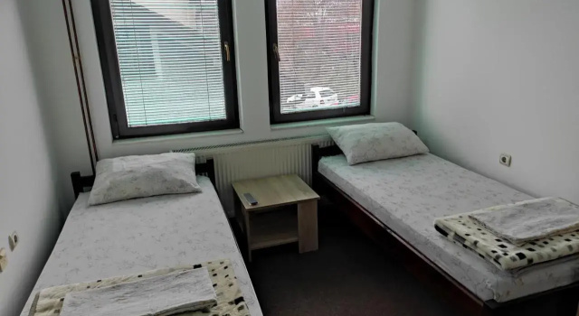 Mico NP Guest House, Забронировать Гостевой дом Отели Нови-Пазар с парковкой, Парковка
