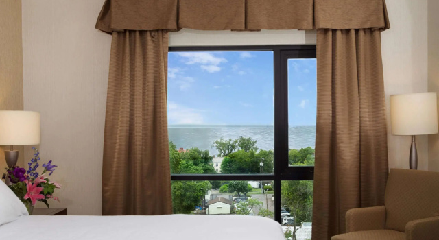 Двухместный номер Standard с видом на озеро Hilton Garden Inn Burlington Downtown