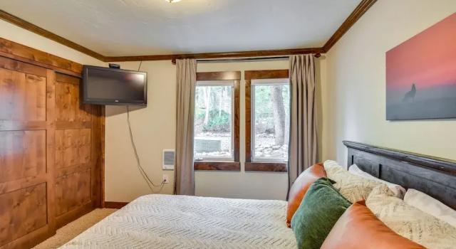 Steamboat Springs Condo Near Ski Resort and Village!, Забронировать Курортный отель Стимбот-Спрингс Колорадо, рядом с Buckaroo