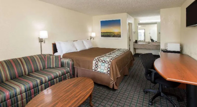 Номер Standard Days Inn by Wyndham Dillon