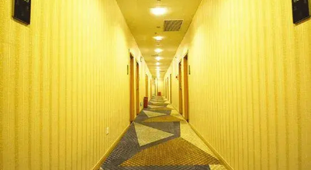 Kaiyue Hotel (Wuhan Vanke Emerald Binjiang), Забронировать Отель Отели Уханя с парковкой, Парковка